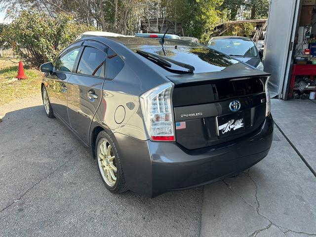 プリウス S LEDエディション ETC 社外アルミホイール17インチ スマートキー LEDヘッドランプ オートライト ローダウン ヘッドライトウォッシャー ケンウッドメモリーナビ バックカメラ ドライブレコーダー サイドエアバッグ(59枚目)