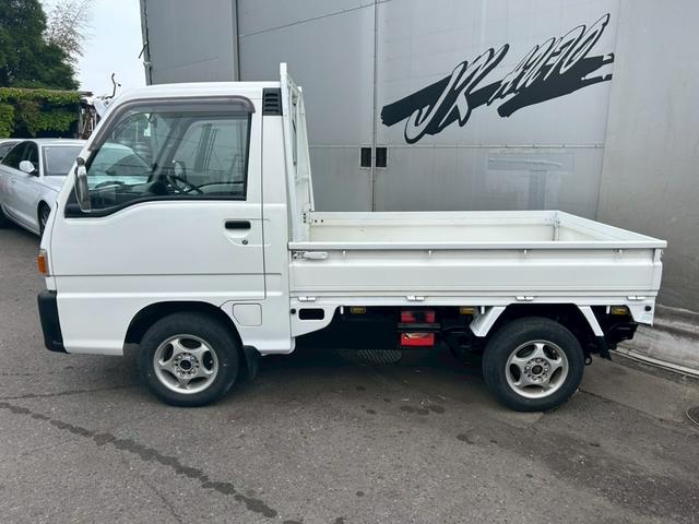 サンバートラック  エアコン 社外アルミホイール12インチ 4WD 平床ボディ 三方開 社外オーディオ CD メーカーオプションフロントメッキバイザー メッキドアミラー 5MT 下廻りシャーシブラック塗装済み(5枚目)