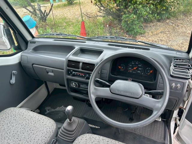 サンバートラック  エアコン 社外アルミホイール12インチ 4WD 平床ボディ 三方開 社外オーディオ CD メーカーオプションフロントメッキバイザー メッキドアミラー 5MT 下廻りシャーシブラック塗装済み(14枚目)