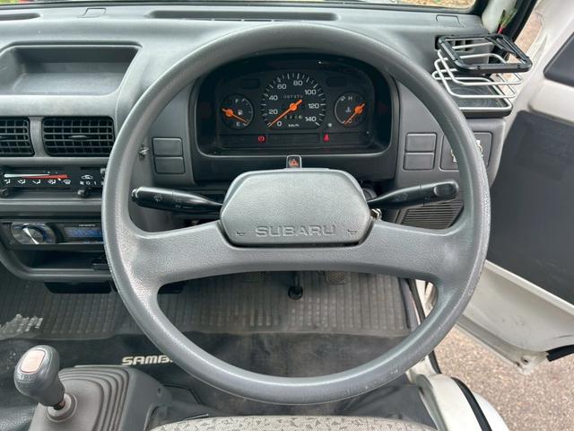 サンバートラック  エアコン 社外アルミホイール12インチ 4WD 平床ボディ 三方開 社外オーディオ CD メーカーオプションフロントメッキバイザー メッキドアミラー 5MT 下廻りシャーシブラック塗装済み(15枚目)