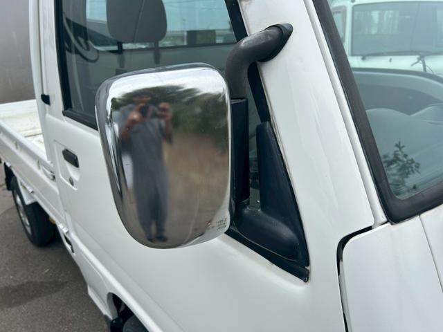 サンバートラック  エアコン 社外アルミホイール12インチ 4WD 平床ボディ 三方開 社外オーディオ CD メーカーオプションフロントメッキバイザー メッキドアミラー 5MT 下廻りシャーシブラック塗装済み(34枚目)