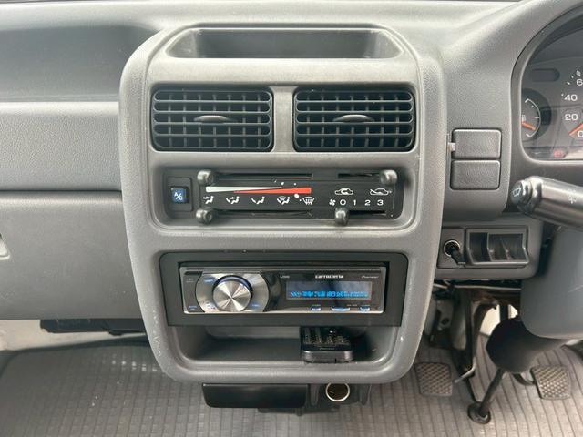 サンバートラック  エアコン 社外アルミホイール12インチ 4WD 平床ボディ 三方開 社外オーディオ CD メーカーオプションフロントメッキバイザー メッキドアミラー 5MT 下廻りシャーシブラック塗装済み(38枚目)