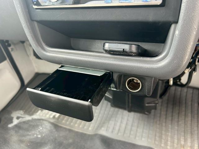 サンバートラック  エアコン 社外アルミホイール12インチ 4WD 平床ボディ 三方開 社外オーディオ CD メーカーオプションフロントメッキバイザー メッキドアミラー 5MT 下廻りシャーシブラック塗装済み(39枚目)