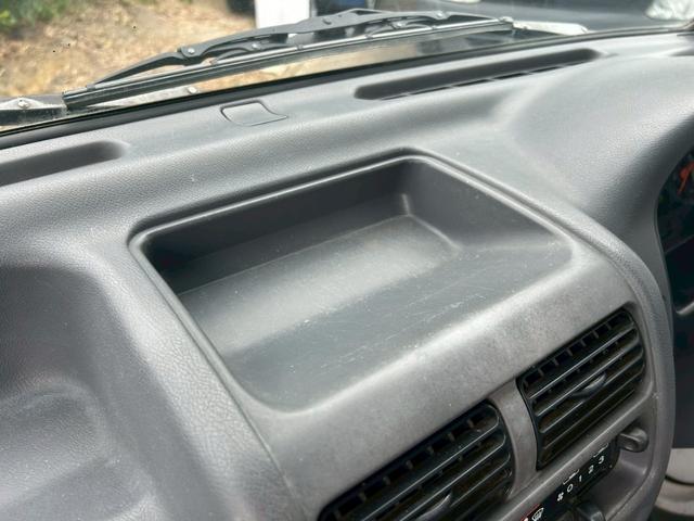 サンバートラック  エアコン 社外アルミホイール12インチ 4WD 平床ボディ 三方開 社外オーディオ CD メーカーオプションフロントメッキバイザー メッキドアミラー 5MT 下廻りシャーシブラック塗装済み(47枚目)