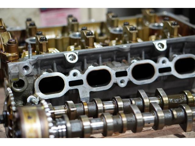 サンバートラック  エアコン 社外アルミホイール12インチ 4WD 平床ボディ 三方開 社外オーディオ CD メーカーオプションフロントメッキバイザー メッキドアミラー 5MT 下廻りシャーシブラック塗装済み(66枚目)