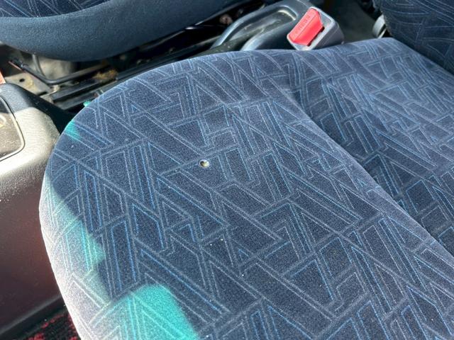 バモス ターボ エアコン パワステ パワーウィンドウ 運転席・助手席エアバッグ ABS ETC 純正アルミホイール13インチ キーレスエントリー フルフラット CD ミュージックプレイヤー接続可 USB入力端子(30枚目)