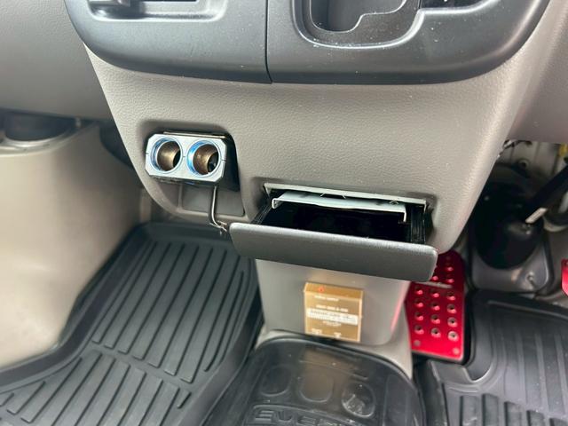 エブリイ PC インパネ5AGS パートタイム4WD 四輪ABS レーダーブレーキサポート ハイルーフ 社外ショック ラテラルロッド 補強バー クスコLSD レーダー探知機 スロットルコントローラー 社外タコメーター(31枚目)