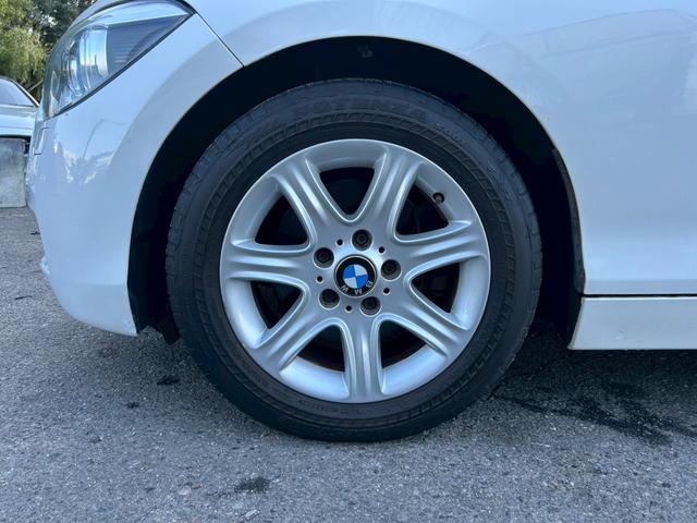 １シリーズ １１６ｉ　ＥＴＣ　純正アルミ１６インチ　スマートキー　アイドリングストップ　ＨＩＤ　オートライト　ターボ　電格ミラー　純正ナビ　ＣＤ・ＤＶＤ再生　ＵＳＢ入力端子　Ｂｌｕｅｔｏｏｔｈ接続　ミュージックサーバ（19枚目）