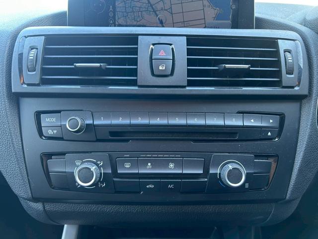 １シリーズ １１６ｉ　ＥＴＣ　純正アルミ１６インチ　スマートキー　アイドリングストップ　ＨＩＤ　オートライト　ターボ　電格ミラー　純正ナビ　ＣＤ・ＤＶＤ再生　ＵＳＢ入力端子　Ｂｌｕｅｔｏｏｔｈ接続　ミュージックサーバ（25枚目）