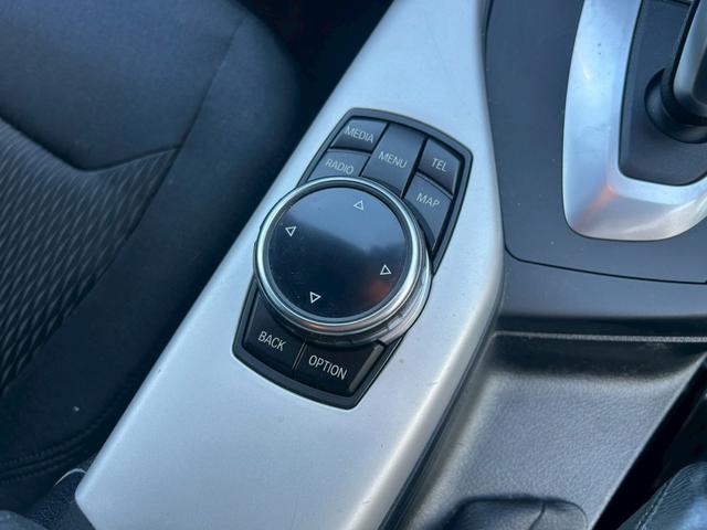 １シリーズ １１６ｉ　ＥＴＣ　純正アルミ１６インチ　スマートキー　アイドリングストップ　ＨＩＤ　オートライト　ターボ　電格ミラー　純正ナビ　ＣＤ・ＤＶＤ再生　ＵＳＢ入力端子　Ｂｌｕｅｔｏｏｔｈ接続　ミュージックサーバ（28枚目）