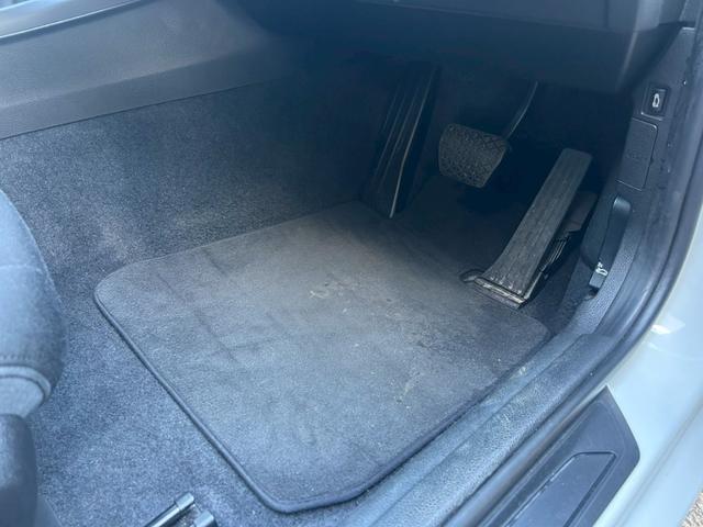 １シリーズ １１６ｉ　ＥＴＣ　純正アルミ１６インチ　スマートキー　アイドリングストップ　ＨＩＤ　オートライト　ターボ　電格ミラー　純正ナビ　ＣＤ・ＤＶＤ再生　ＵＳＢ入力端子　Ｂｌｕｅｔｏｏｔｈ接続　ミュージックサーバ（34枚目）