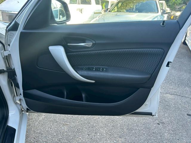 １シリーズ １１６ｉ　ＥＴＣ　純正アルミ１６インチ　スマートキー　アイドリングストップ　ＨＩＤ　オートライト　ターボ　電格ミラー　純正ナビ　ＣＤ・ＤＶＤ再生　ＵＳＢ入力端子　Ｂｌｕｅｔｏｏｔｈ接続　ミュージックサーバ（37枚目）