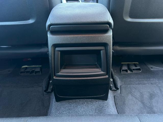 １シリーズ １１６ｉ　ＥＴＣ　純正アルミ１６インチ　スマートキー　アイドリングストップ　ＨＩＤ　オートライト　ターボ　電格ミラー　純正ナビ　ＣＤ・ＤＶＤ再生　ＵＳＢ入力端子　Ｂｌｕｅｔｏｏｔｈ接続　ミュージックサーバ（49枚目）