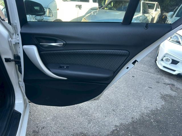 １シリーズ １１６ｉ　ＥＴＣ　純正アルミ１６インチ　スマートキー　アイドリングストップ　ＨＩＤ　オートライト　ターボ　電格ミラー　純正ナビ　ＣＤ・ＤＶＤ再生　ＵＳＢ入力端子　Ｂｌｕｅｔｏｏｔｈ接続　ミュージックサーバ（50枚目）