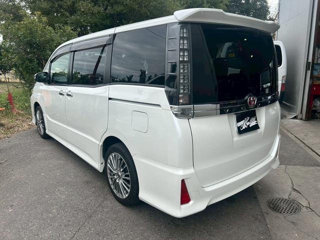 ヴォクシー ZS 煌(9枚目)