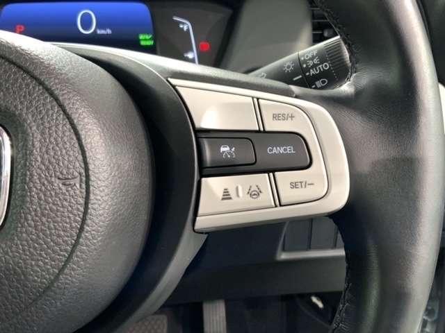 e:HEVホーム ホンダセンシング 当社禁煙試乗車 新車保証継承 純正ナビ マルチビュ- Bluetooth フルセグ Rカメラ ETC クルコン LEDライト サイドエアバッグ スマートキー レーンキープ 横滑り防止(11枚目)