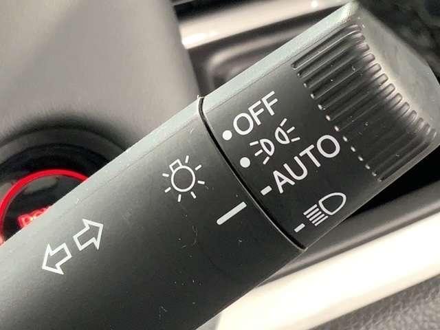 e:HEVホーム ホンダセンシング 当社禁煙試乗車 新車保証継承 純正ナビ マルチビュ- Bluetooth フルセグ Rカメラ ETC クルコン LEDライト サイドエアバッグ スマートキー レーンキープ 横滑り防止(12枚目)