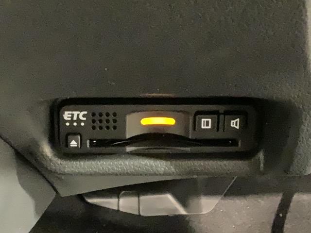 フィットハイブリッド Ｌホンダセンシング　最長５年保証ワンオ－ナ－ナビＲカメラ　軽減ブレーキ　ＬＥＤ　サイドＳＲＳ　横滑り防止　ドライブレコーダー　記録簿　パワーステアリング　盗難防止装置　オートクルーズ　ＥＴＣ車載器　ＡＢＳ　スマートキー（12枚目）