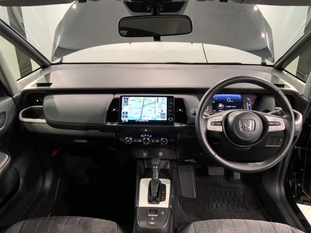 フィット ホーム　禁煙試乗車　新車保証継承　ナビ　Ｒカメラ　ＥＴＣ　楽曲録音　ＢＴａｕｄｉｏ　フルセグ　ＤＶＤ　サイドエアバッグ　ＬＥＤライト　クルコン　スマ－トキ－（9枚目）