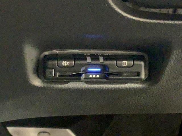 フィット ホーム　禁煙試乗車　新車保証継承　ナビ　Ｒカメラ　ＥＴＣ　楽曲録音　ＢＴａｕｄｉｏ　フルセグ　ＤＶＤ　サイドエアバッグ　ＬＥＤライト　クルコン　スマ－トキ－（12枚目）