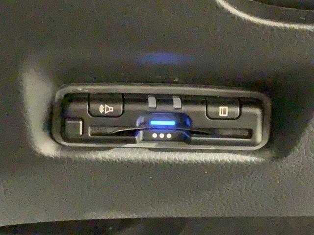 フィット e:HEVホーム H SENSING 新車保証 試乗車 ワンオーナー ナビVXU-245FTi TV Rカメラ CD録音 BTオ-ディオDVD ETC LEDライト VSA クルコン スマ-トキ- 盗難防止装置 AAC(12枚目)