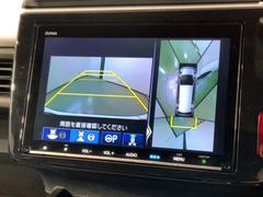 全方位モニターがついています！車の周囲を３６０°安全確認できるので、普段の駐車はもちろんの事、縦列駐車や幅寄せの際にも活躍してくれますよ。 3