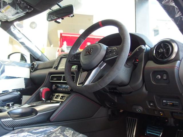 ＧＴ－Ｒ ニスモ　スペシャルエディション　最終モデルＭＹ２５　ゴールドプレート　ＮＩＳＭＯスポーツリセッティング　専用カーボン製エンジンフード　カーボン製セラミックブレーキ　登録済未使用車　前後ドライブレコーダ　純正ナビ　フルセグ（18枚目）