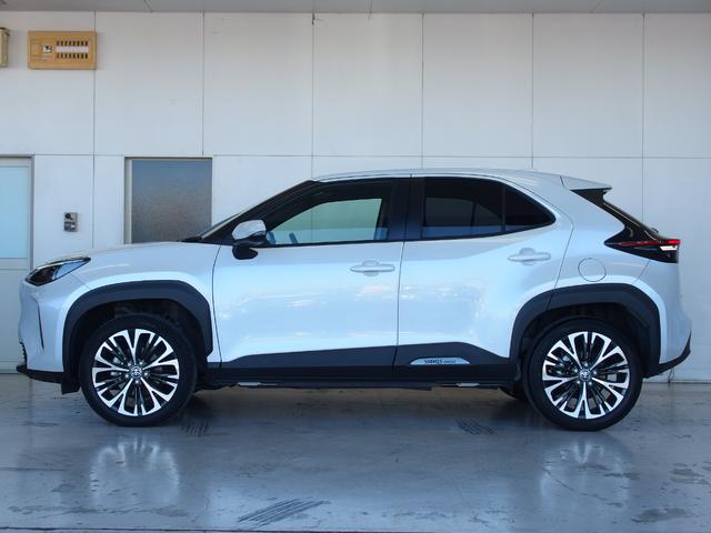 ヤリスクロス ハイブリッドZ ワンオーナー 純正8型ディスプレイオーディオ 全周囲カメラ Bluetooth ステアリングヒーター シートヒーター オートミラー ドラレコ ETC シートカバー 純正18AW ドアエッジモール(7枚目)