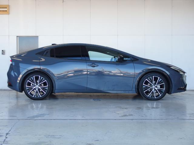 プリウス Ｚ　ワンオーナー　パノラマルーフ　レザーシート　純正デジタルインナーミラー　純正ディスプレイオーディオ　純正ドラレコ　シートヒーター＆ベンチレーター　全周囲カメラ　オートミラー　純正１９ＡＷ　２．０ＥＴＣ（6枚目）