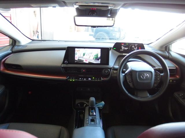 プリウス Ｚ　ワンオーナー　パノラマルーフ　レザーシート　純正デジタルインナーミラー　純正ディスプレイオーディオ　純正ドラレコ　シートヒーター＆ベンチレーター　全周囲カメラ　オートミラー　純正１９ＡＷ　２．０ＥＴＣ（12枚目）