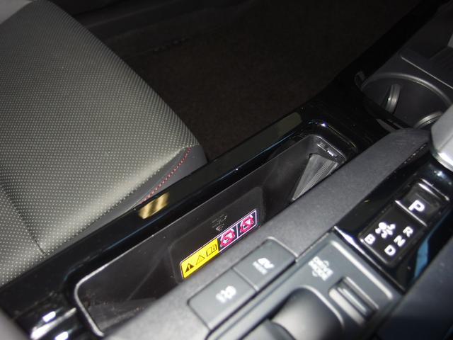 プリウス Ｚ　ワンオーナー　パノラマルーフ　レザーシート　純正デジタルインナーミラー　純正ディスプレイオーディオ　純正ドラレコ　シートヒーター＆ベンチレーター　全周囲カメラ　オートミラー　純正１９ＡＷ　２．０ＥＴＣ（22枚目）