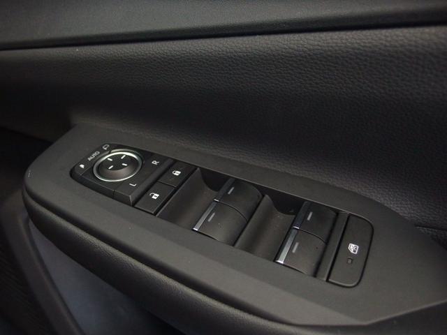 プリウス Ｚ　ワンオーナー　パノラマルーフ　レザーシート　純正デジタルインナーミラー　純正ディスプレイオーディオ　純正ドラレコ　シートヒーター＆ベンチレーター　全周囲カメラ　オートミラー　純正１９ＡＷ　２．０ＥＴＣ（27枚目）