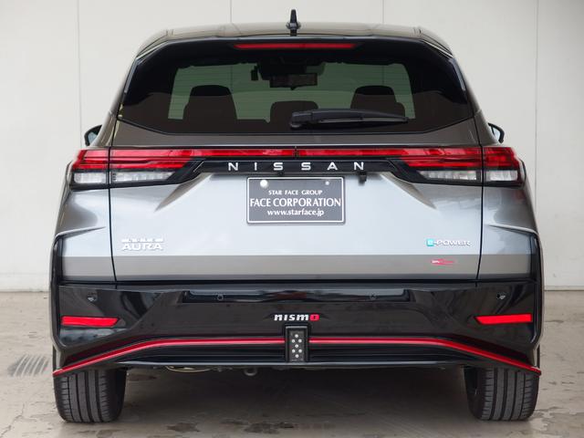 オーラ ニスモ　ワンオーナー　ブラックルーフ　アラウンドビューモニター　インテリジェントルームミラー　純正９インチナビ　ハーフレザーシート　純正デジタルインナーミラー　純正１７ＡＷ　フルセグ　専用ステアリング（3枚目）