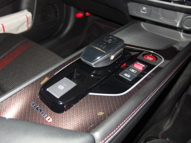 オーラ ニスモ　ワンオーナー　ブラックルーフ　アラウンドビューモニター　インテリジェントルームミラー　純正９インチナビ　ハーフレザーシート　純正デジタルインナーミラー　純正１７ＡＷ　フルセグ　専用ステアリング（15枚目）