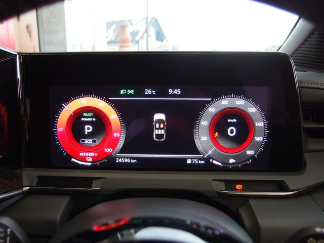 オーラ ニスモ　ワンオーナー　ブラックルーフ　アラウンドビューモニター　インテリジェントルームミラー　純正９インチナビ　ハーフレザーシート　純正デジタルインナーミラー　純正１７ＡＷ　フルセグ　専用ステアリング（19枚目）