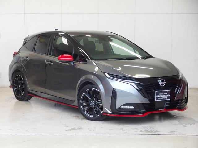 オーラ ニスモ　ワンオーナー　ブラックルーフ　アラウンドビューモニター　インテリジェントルームミラー　純正９インチナビ　ハーフレザーシート　純正デジタルインナーミラー　純正１７ＡＷ　フルセグ　専用ステアリング（26枚目）