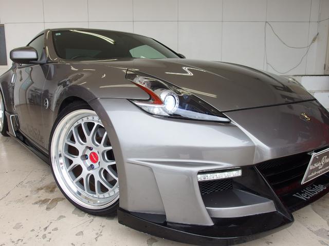 フェアレディＺ ベースグレード　ＶｅｉｌＳｉｄｅ３７０Ｚ　ＶｅｒＩボディーキット　ブリッツ車高調　ＡＭＥ２０ＡＷ　ＶｅｉｌＳｉｄｅマフラー　社外エキマニ　社外触媒　ニスモヘッドライト　メーカーＨＤＤナビ　Ｂｌｕｅｔｏｏｔｈ（4枚目）