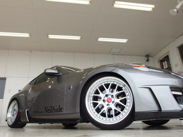 フェアレディＺ ベースグレード　ＶｅｉｌＳｉｄｅ３７０Ｚ　ＶｅｒＩボディーキット　ブリッツ車高調　ＡＭＥ２０ＡＷ　ＶｅｉｌＳｉｄｅマフラー　社外エキマニ　社外触媒　ニスモヘッドライト　メーカーＨＤＤナビ　Ｂｌｕｅｔｏｏｔｈ（5枚目）