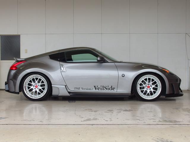 フェアレディＺ ベースグレード　ＶｅｉｌＳｉｄｅ３７０Ｚ　ＶｅｒＩボディーキット　ブリッツ車高調　ＡＭＥ２０ＡＷ　ＶｅｉｌＳｉｄｅマフラー　社外エキマニ　社外触媒　ニスモヘッドライト　メーカーＨＤＤナビ　Ｂｌｕｅｔｏｏｔｈ（6枚目）