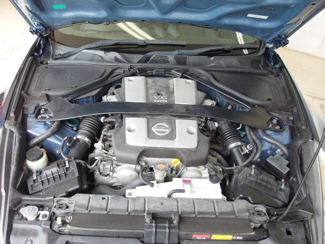 フェアレディＺ バージョンＳＴ　ワンオーナー　車高調　ハーフレザーシート　純正ＨＤＤナビ　フルセグ　Ｂｌｕｅｔｏｏｔｈ　Ｂカメラ　ＢＯＳＥサウンドシステム　Ｐシート　シートヒーター　純正リアウィング　純正１９ＡＷ　レッド曙キャリパー（12枚目）