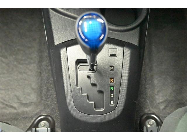 アクア Ｓ　スマートキープッシュスタート　キーレスエントリ　イモビ　ナビ＆ＴＶ　オートエアコン　デュアルエアバック　ＥＳＣ　Ｂカメラ　パワーウィンドウ　ＳＲＳ　ワンセグＴＶ　パワーステアリング　ＡＢＳ（7枚目）