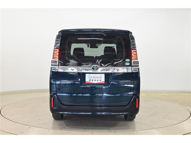 ヴォクシー Ｘ　アイドリングストップ機能　エアバック　ダブルエアコン　盗難防止　Ｒカメラ　ナビ＆ＴＶ　ドラレコ付　ＷＳＲＳ　キ－レス　ワンセグＴＶ　エアコン　パワステ　メモリナビ　横滑防止　ＬＥＤライト　ＰＷ　ＡＷ（3枚目）