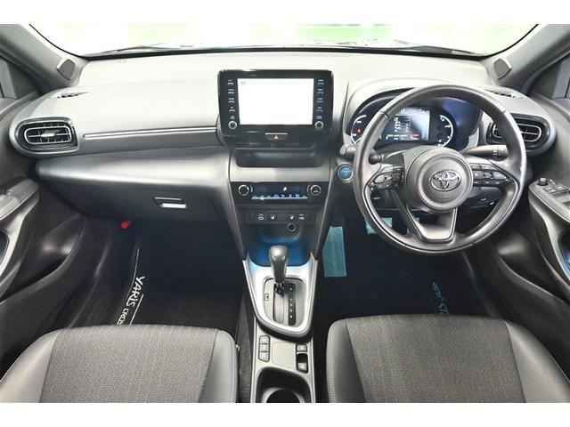 ヤリスクロス ハイブリッドＺ　インテリジェントキー　アルミホイル　ＬＥＤライト　リアカメラ　ナビ　クルーズコントロール　整備記録簿　横滑り防止システム　メモリーナビゲーション　電動シ－ト　パワステ　オートエアコン　キーフリー（6枚目）