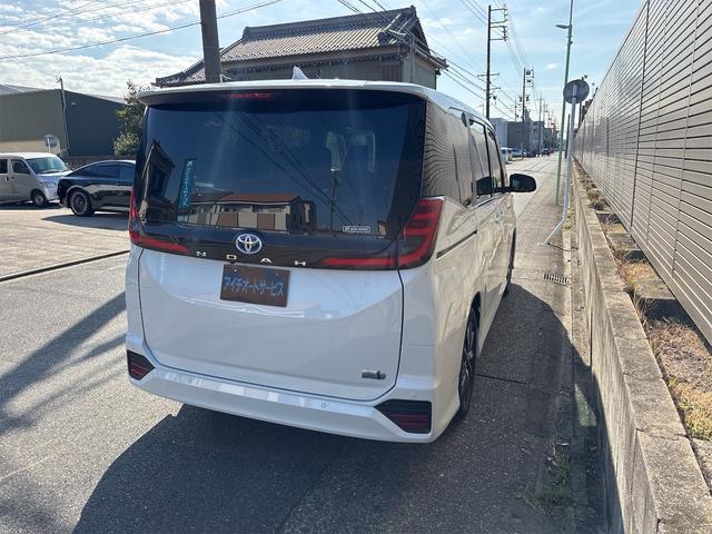ノア ハイブリッドS-Z バックカメラ スマートキー 快適利便パッケージ 安心降車アシスト シートヒーター スペアタイヤ ユニバーサルステップ(助手席側) TV(フルセグ)+CD・DVDデッキ ETC2.0ユニット(8枚目)