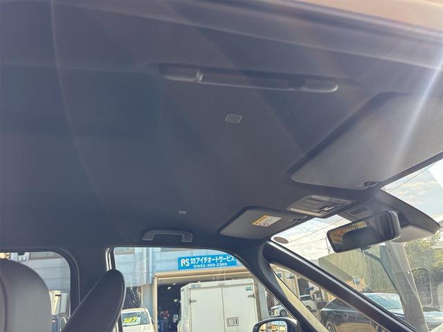 ノア ハイブリッドS-Z バックカメラ スマートキー 快適利便パッケージ 安心降車アシスト シートヒーター スペアタイヤ ユニバーサルステップ(助手席側) TV(フルセグ)+CD・DVDデッキ ETC2.0ユニット(12枚目)