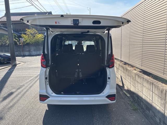 ノア ハイブリッドS-Z バックカメラ スマートキー 快適利便パッケージ 安心降車アシスト シートヒーター スペアタイヤ ユニバーサルステップ(助手席側) TV(フルセグ)+CD・DVDデッキ ETC2.0ユニット(18枚目)