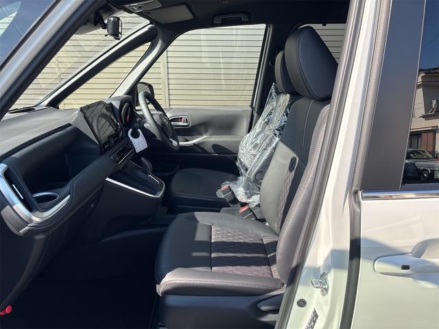 ノア ハイブリッドS-Z バックカメラ スマートキー 快適利便パッケージ 安心降車アシスト シートヒーター スペアタイヤ ユニバーサルステップ(助手席側) TV(フルセグ)+CD・DVDデッキ ETC2.0ユニット(21枚目)