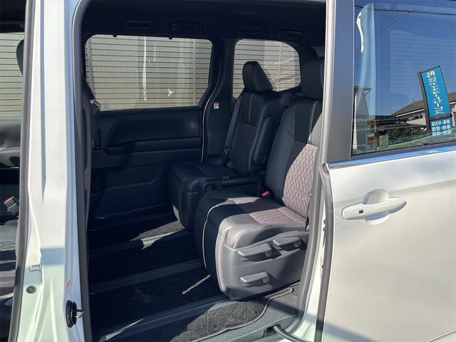 ノア ハイブリッドS-Z バックカメラ スマートキー 快適利便パッケージ 安心降車アシスト シートヒーター スペアタイヤ ユニバーサルステップ(助手席側) TV(フルセグ)+CD・DVDデッキ ETC2.0ユニット(22枚目)