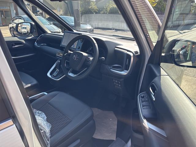 ノア ハイブリッドS-Z バックカメラ スマートキー 快適利便パッケージ 安心降車アシスト シートヒーター スペアタイヤ ユニバーサルステップ(助手席側) TV(フルセグ)+CD・DVDデッキ ETC2.0ユニット(23枚目)