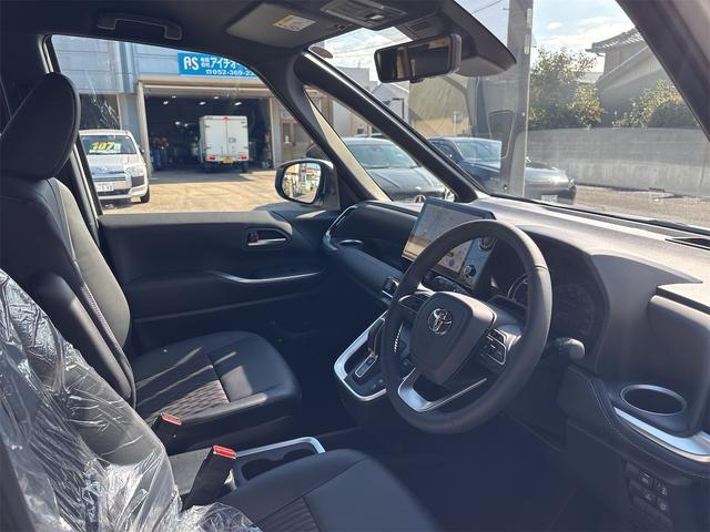 ノア ハイブリッドS-Z バックカメラ スマートキー 快適利便パッケージ 安心降車アシスト シートヒーター スペアタイヤ ユニバーサルステップ(助手席側) TV(フルセグ)+CD・DVDデッキ ETC2.0ユニット(24枚目)